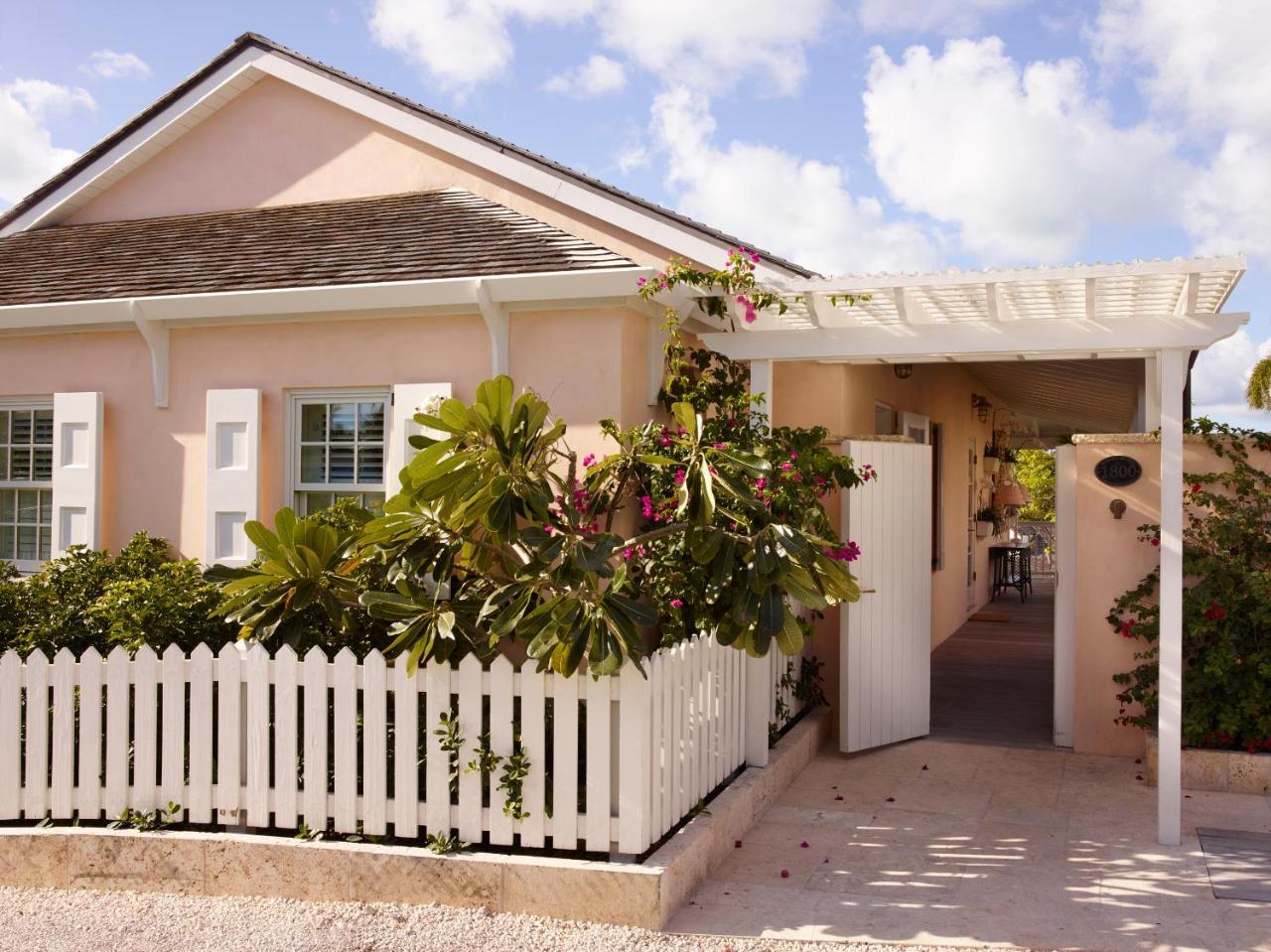 Eleven Bahama House Hotel Dunmore Town Exterior photo